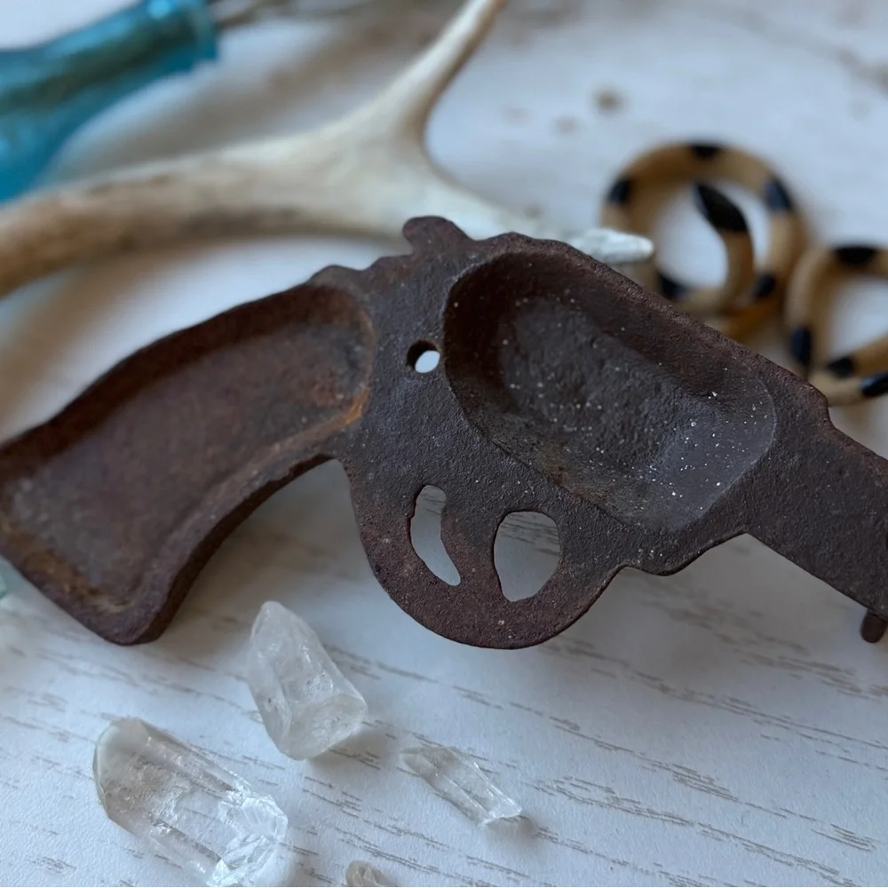 Vintage Rusty Patina Cowboy Gun Wall Hooks Decor